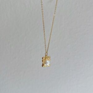 Gold Dainty Pendant Necklace with Crystal